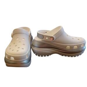 "CROCS" NWOT Womens or Girls Sz.6 Mega Crush Clog in White and Silver 5.5in tall